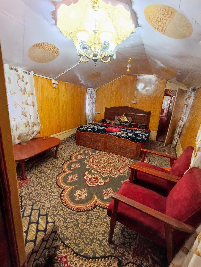 Hb Nancy Group Of Houseboats Hotell Srīnagar Eksteriør bilde