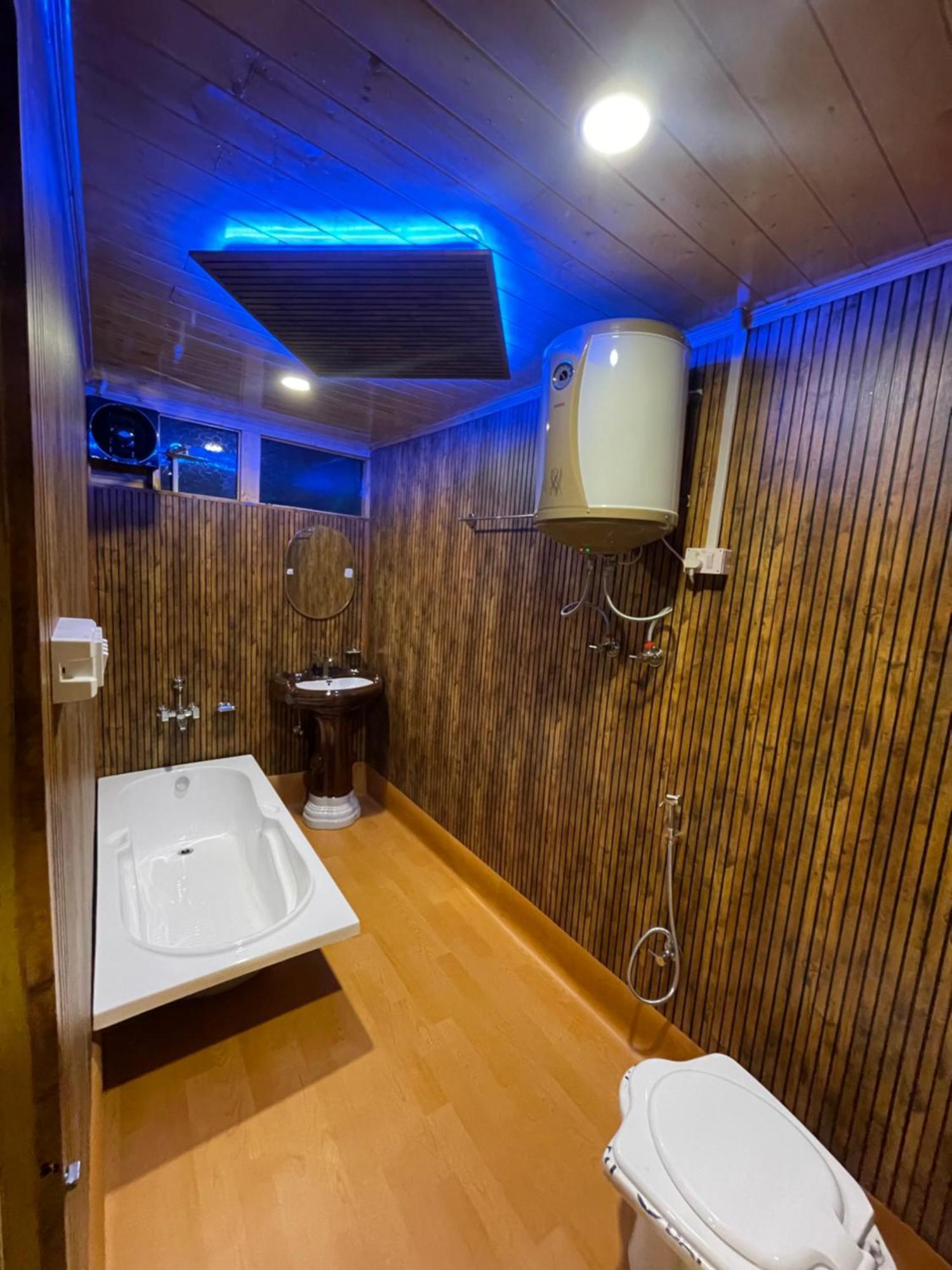 Hb Nancy Group Of Houseboats Hotell Srīnagar Eksteriør bilde